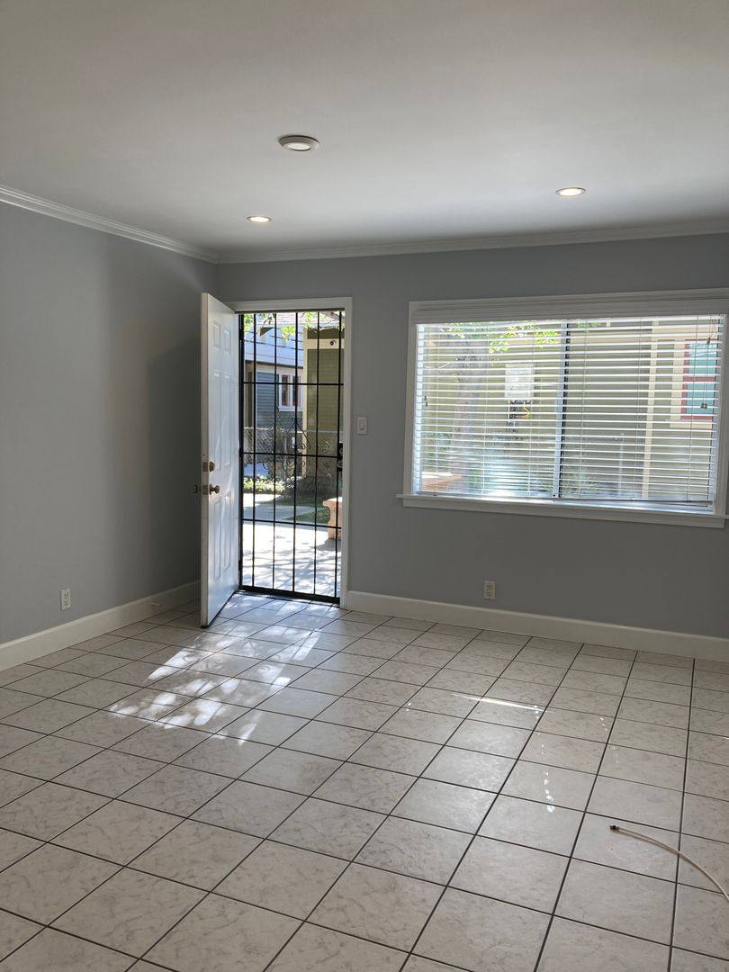 Apartment for rent at 530 Junipero Ave, Long Beach, CA 90814