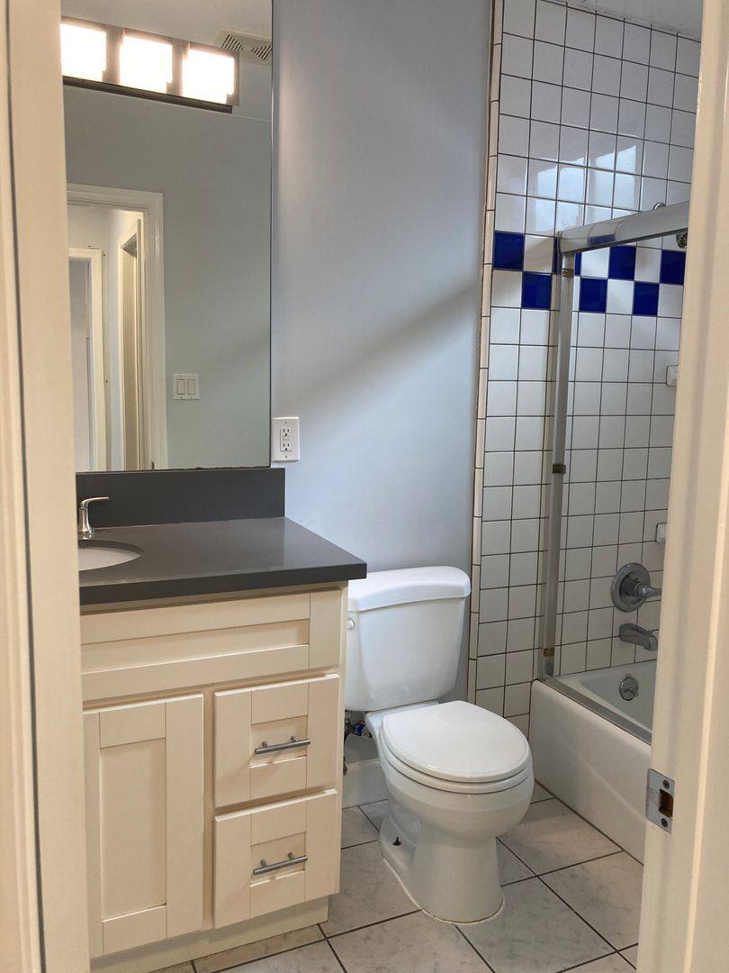 Apartment for rent at 530 Junipero Ave, Long Beach, CA 90814
