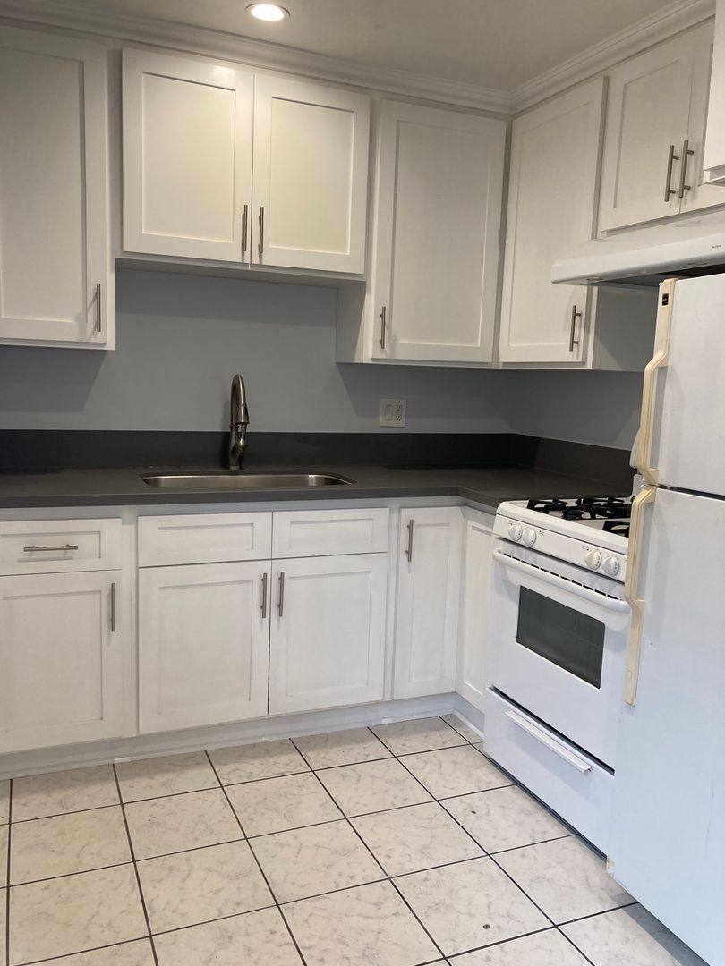 Apartment for rent at 530 Junipero Ave, Long Beach, CA 90814