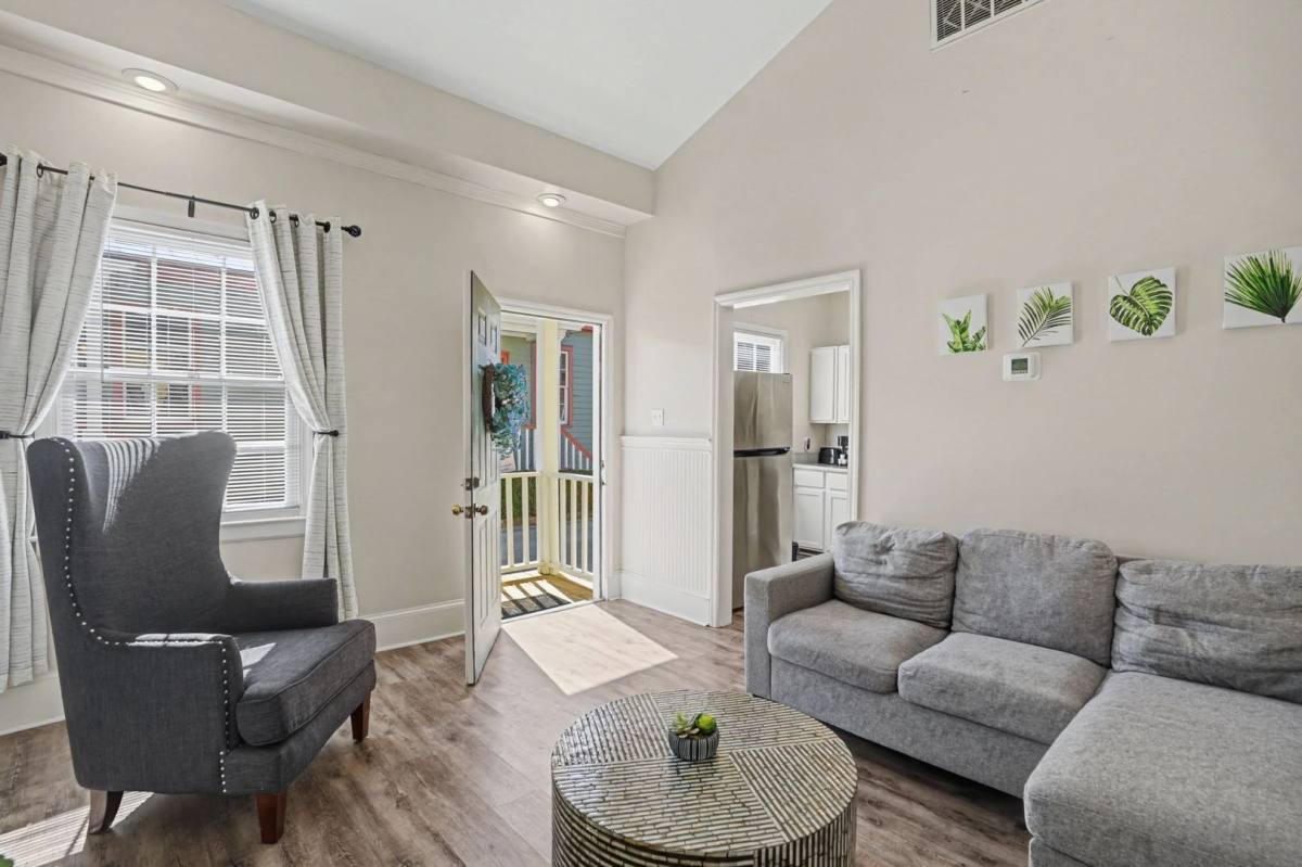 Apartment for rent at 552 E Macon St, Savannah, GA 31401