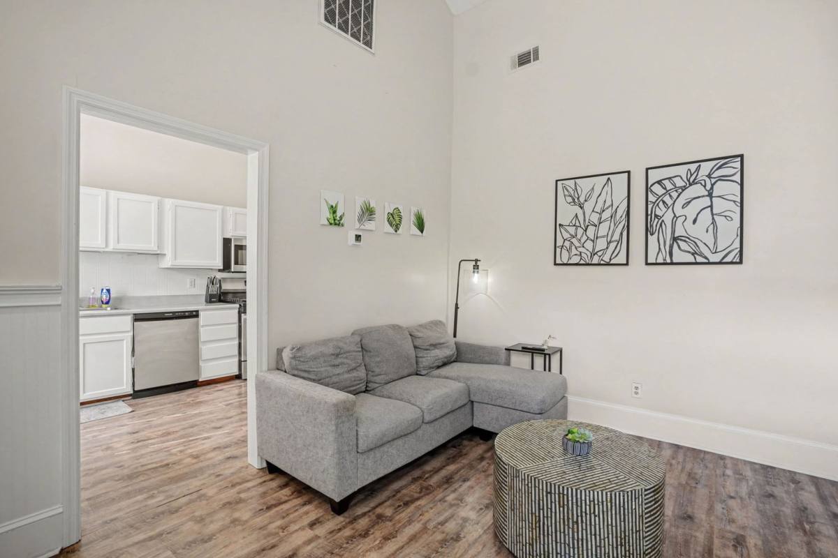 Apartment for rent at 552 E Macon St, Savannah, GA 31401