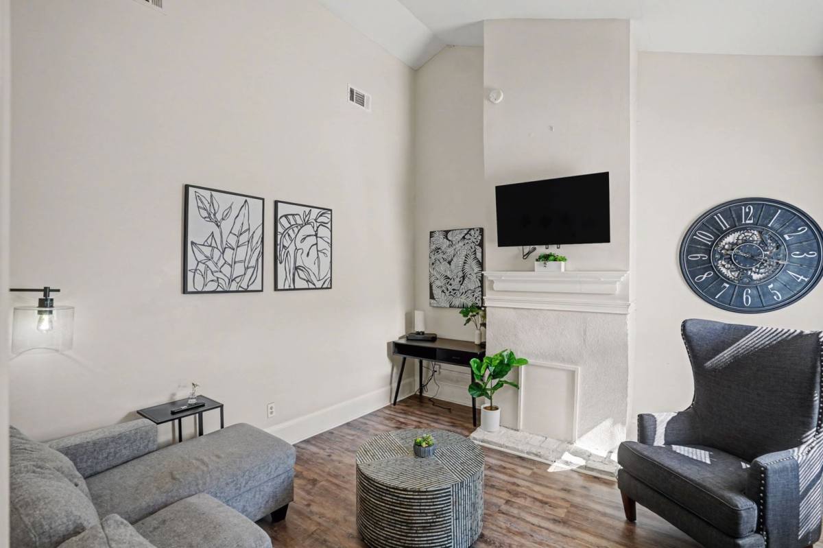 Apartment for rent at 552 E Macon St, Savannah, GA 31401
