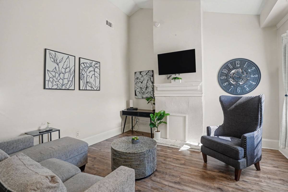Apartment for rent at 552 E Macon St, Savannah, GA 31401