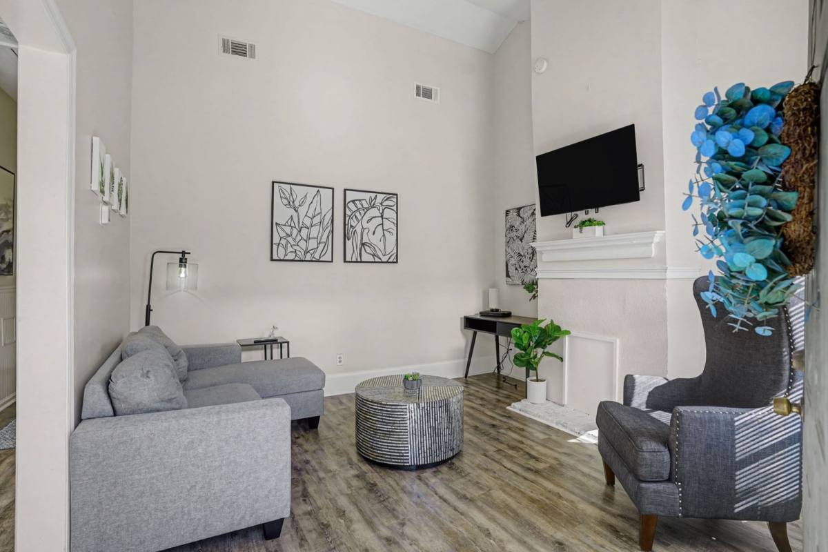 Apartment for rent at 552 E Macon St, Savannah, GA 31401