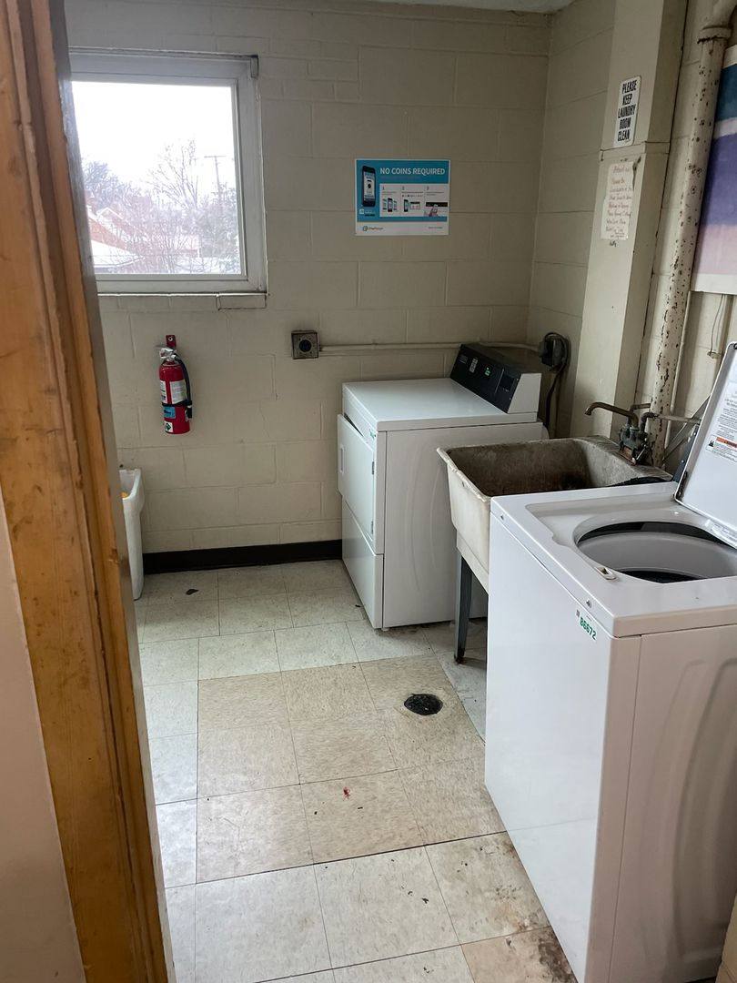 Apartment for rent at 17572 Lake Shore Blvd, Cleveland, OH 44119