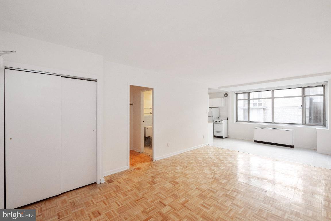 Townhouse for rent at 940 25th St NW #103S, Washington, DC 20037