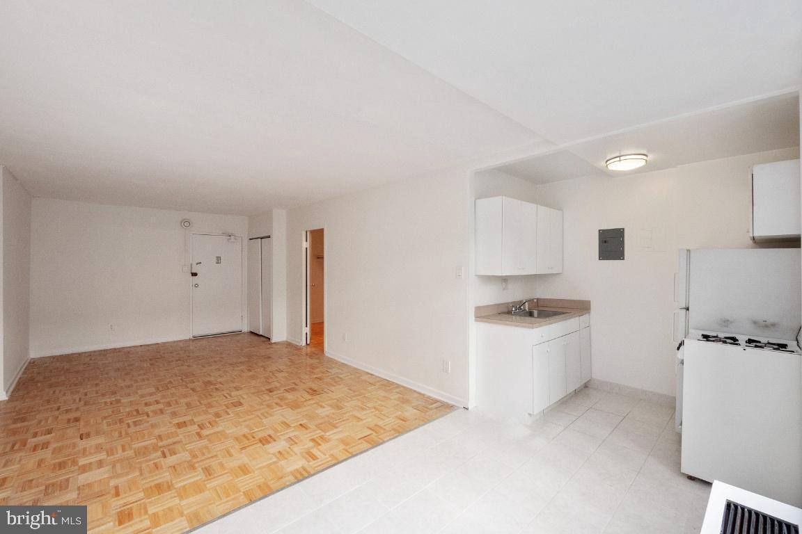 Townhouse for rent at 940 25th St NW #103S, Washington, DC 20037
