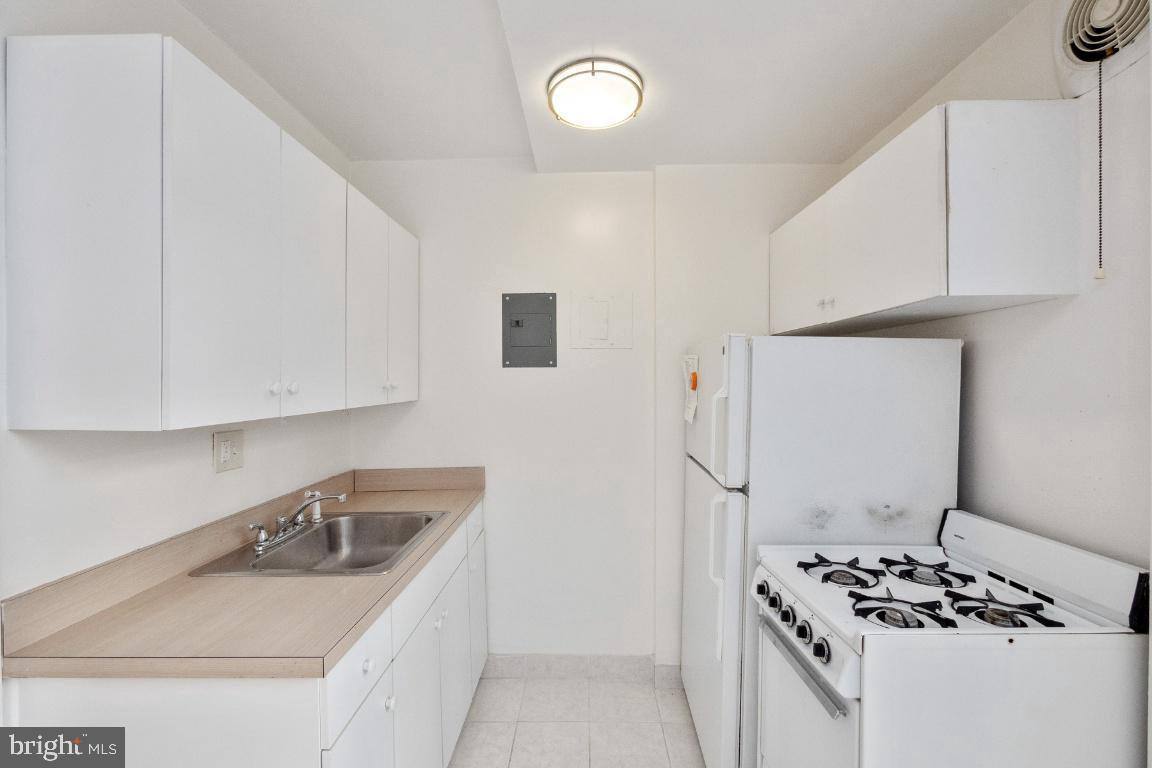 Townhouse for rent at 940 25th St NW #103S, Washington, DC 20037