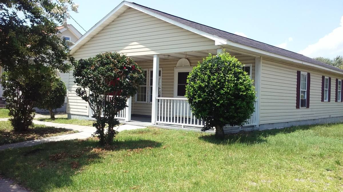 House for rent at 1202 Bay St, Morehead City, NC 28557