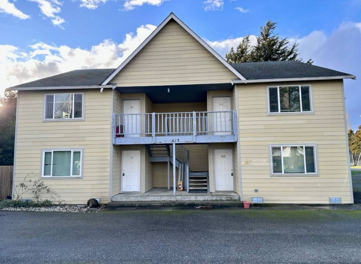 Apartment for rent at 413 SE Maylor St, Oak Harbor, WA 98277