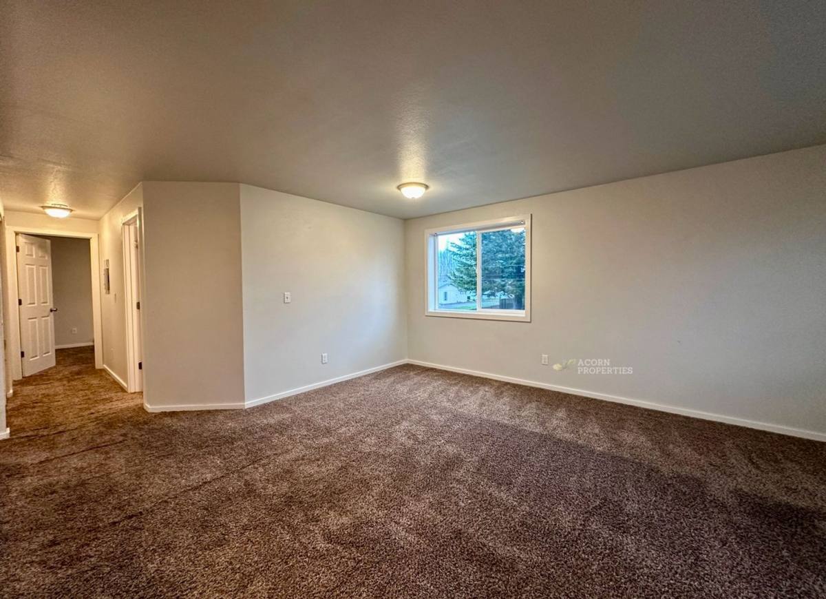 Apartment for rent at 413 SE Maylor St, Oak Harbor, WA 98277