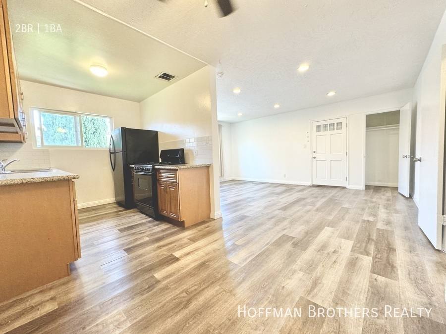 Apartment for rent at 1320 S Ridgeley Dr #5, Los Angeles, CA 90019