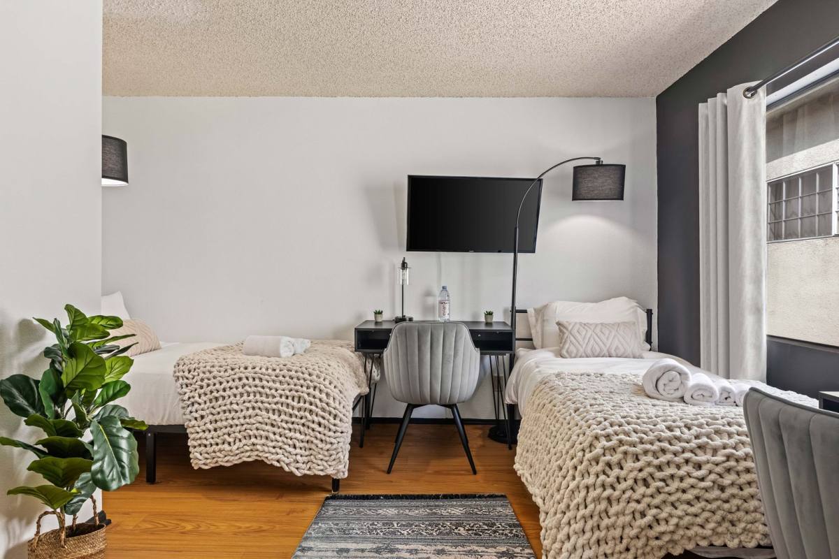 Apartment for rent at 1823 Pelham, Los Angeles, CA 90025