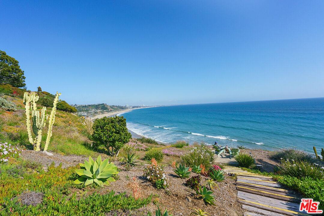 Apartment for rent at 17350 Sunset Blvd #103, Pacific Palisades, CA 90272
