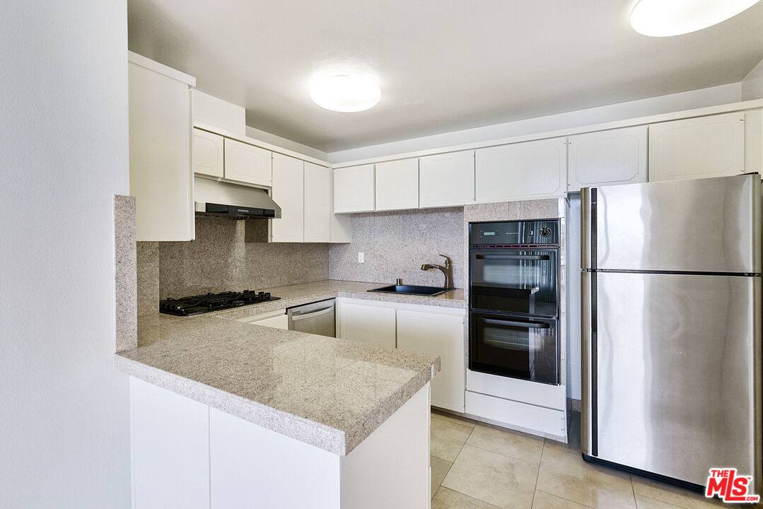 Apartment for rent at 17350 Sunset Blvd #103, Pacific Palisades, CA 90272