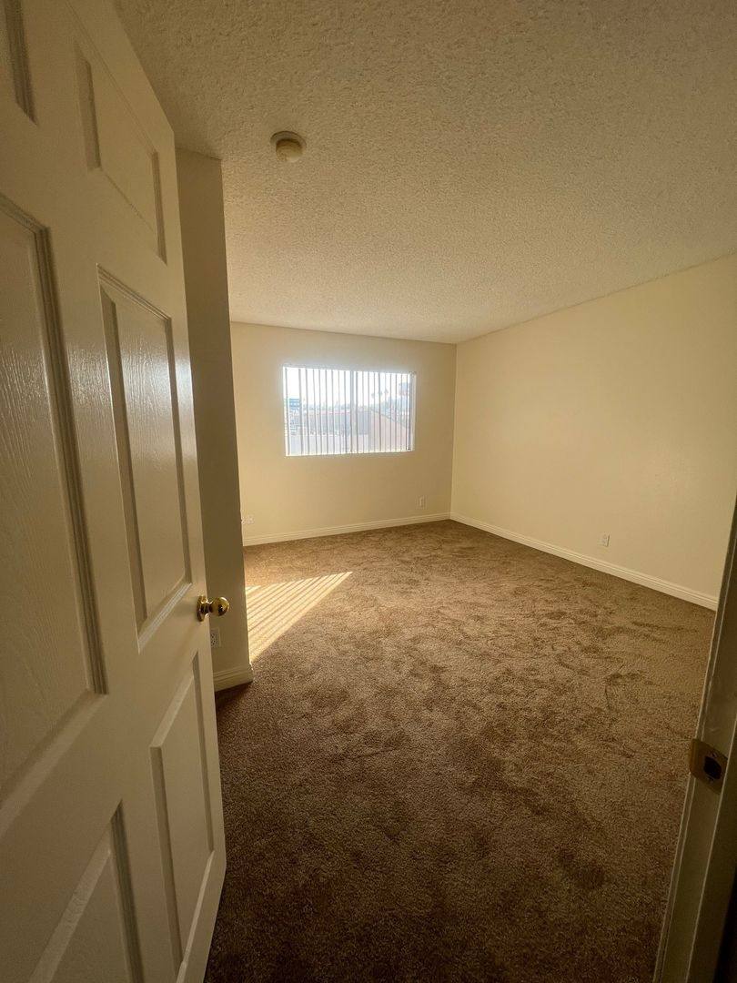 Apartment for rent at 8541 Foothill Blvd, Sunland, CA 91040