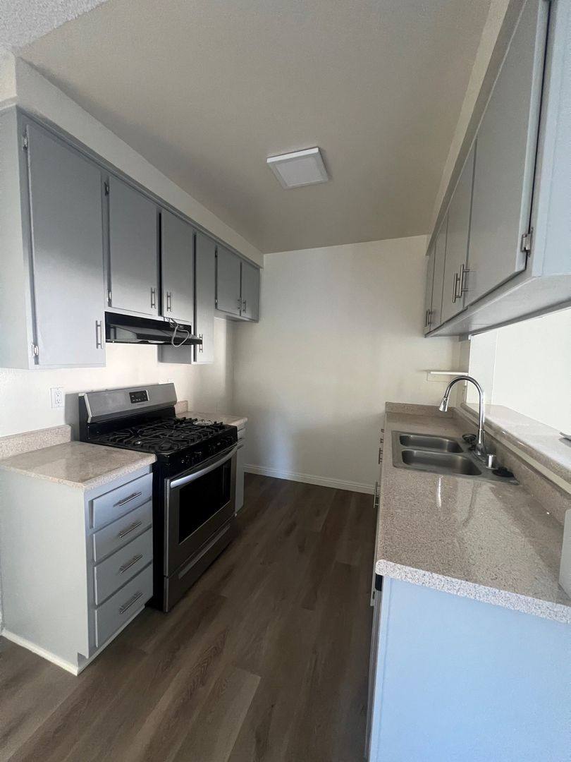 Apartment for rent at 8541 Foothill Blvd, Sunland, CA 91040