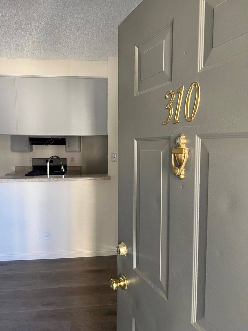 Apartment for rent at 8541 Foothill Blvd, Sunland, CA 91040