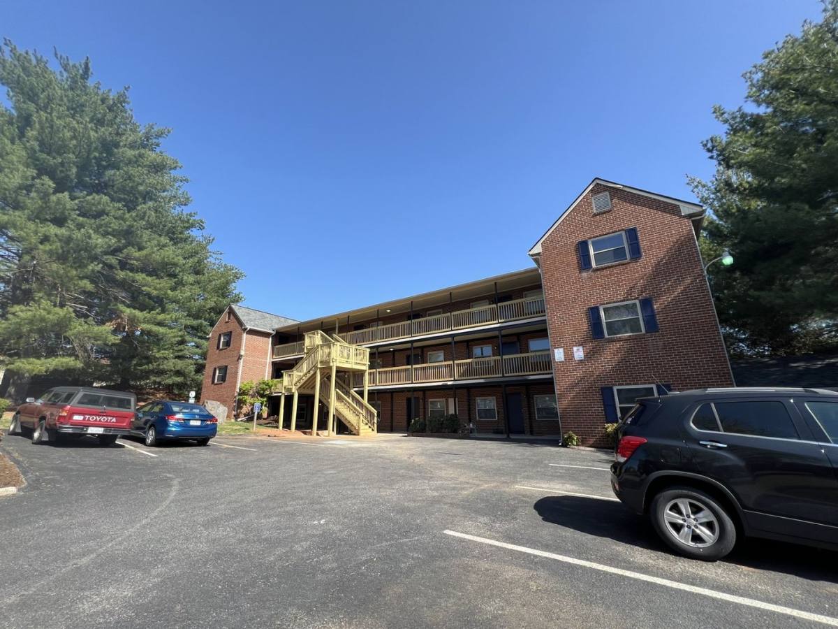 Apartment for rent at 717 Sterling Rd SW, Roanoke, VA 24014