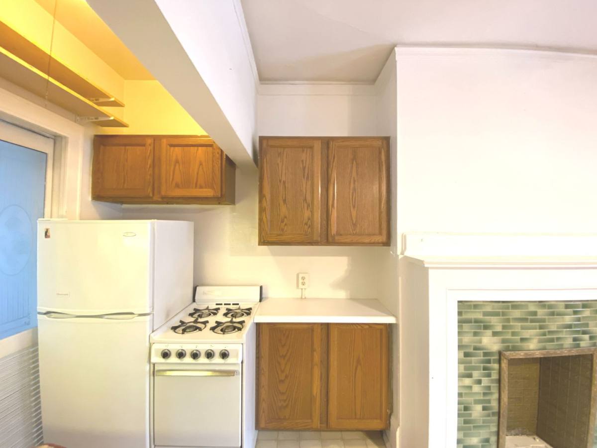 Apartment for rent at 918 E Knapp St, Milwaukee, WI 53202