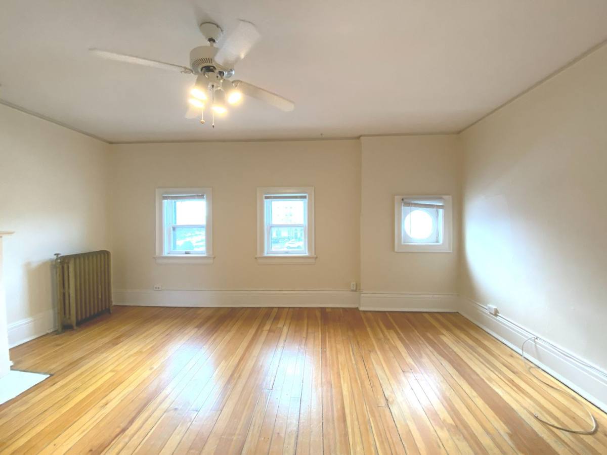 Apartment for rent at 918 E Knapp St, Milwaukee, WI 53202