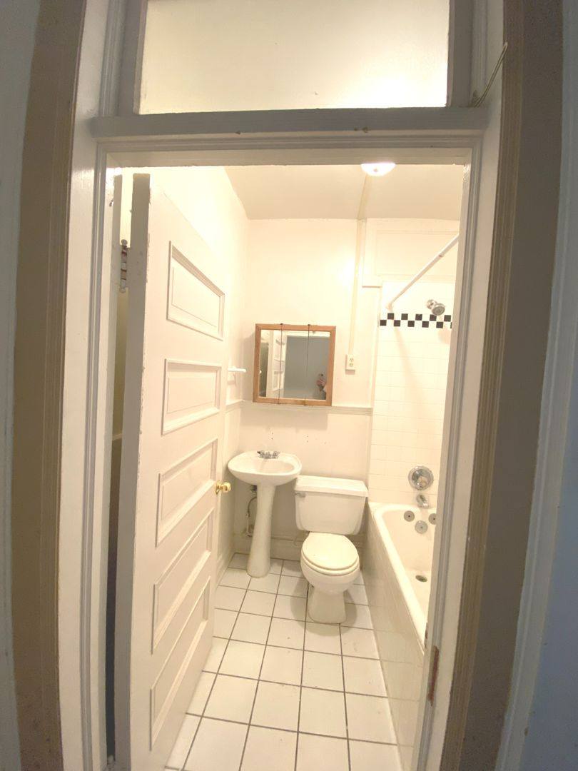 Apartment for rent at 918 E Knapp St, Milwaukee, WI 53202