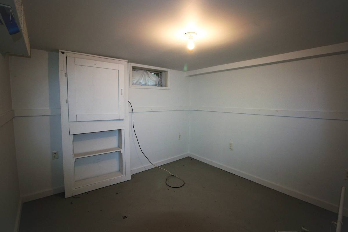 House for rent at 445 Waverly Rd, Davenport, IA 52802