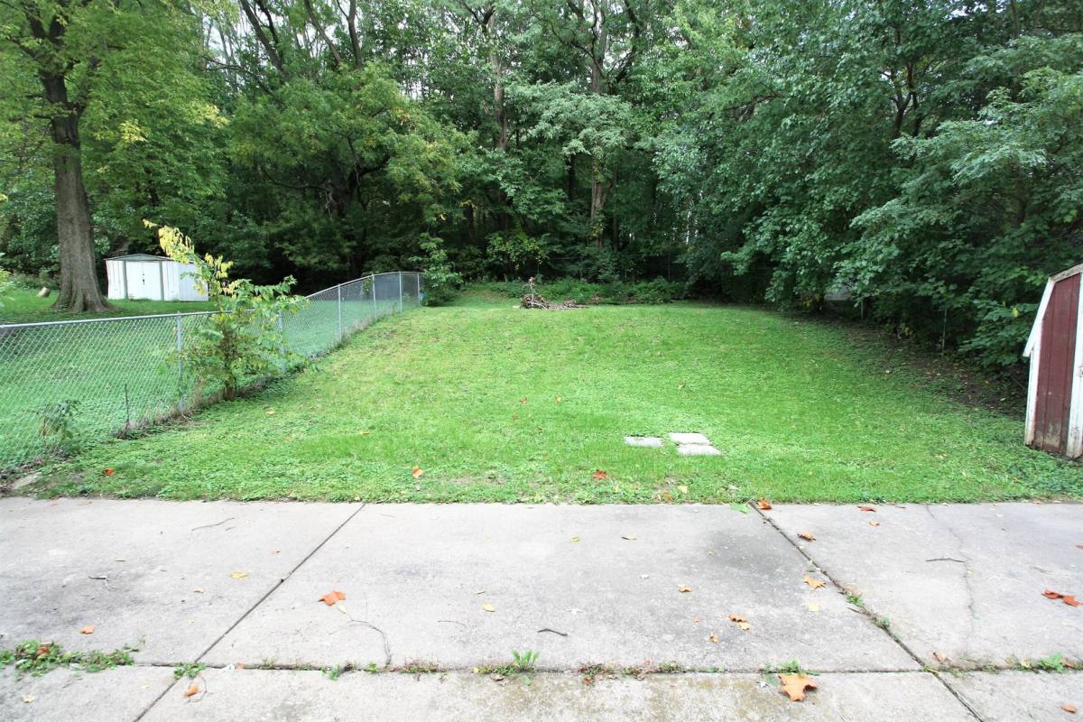 House for rent at 445 Waverly Rd, Davenport, IA 52802