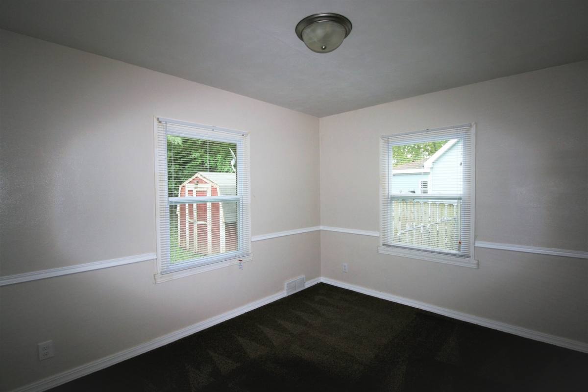 House for rent at 445 Waverly Rd, Davenport, IA 52802