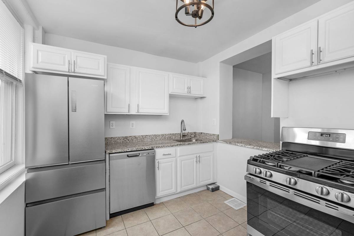 House for rent at 627 N Lakewood Ave, Baltimore, MD 21205