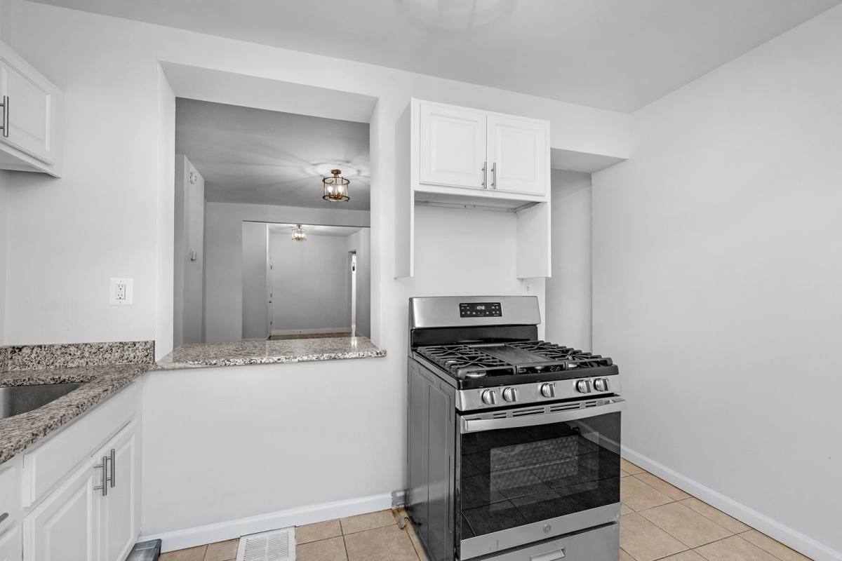 House for rent at 627 N Lakewood Ave, Baltimore, MD 21205