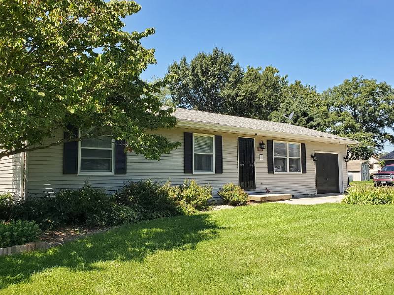 House for rent at 807 Walnut St, Mahomet, IL 61853