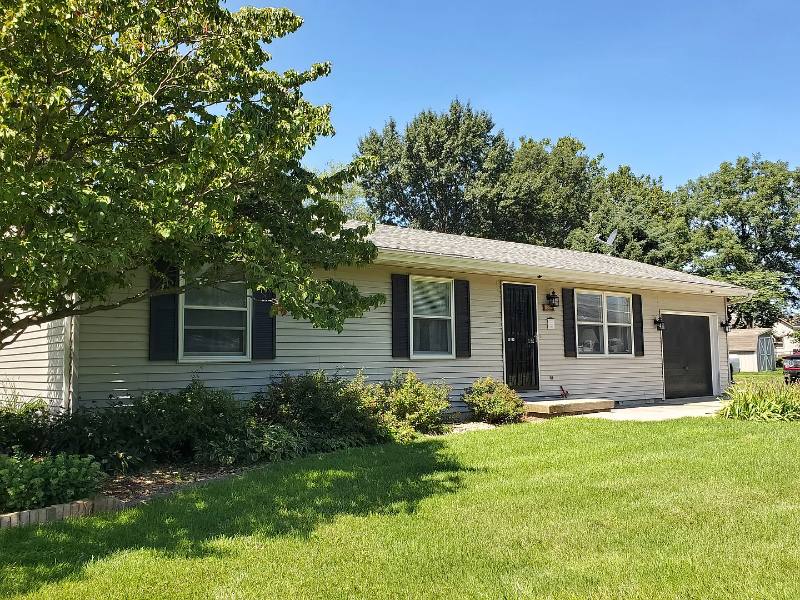 House for rent at 807 Walnut St, Mahomet, IL 61853