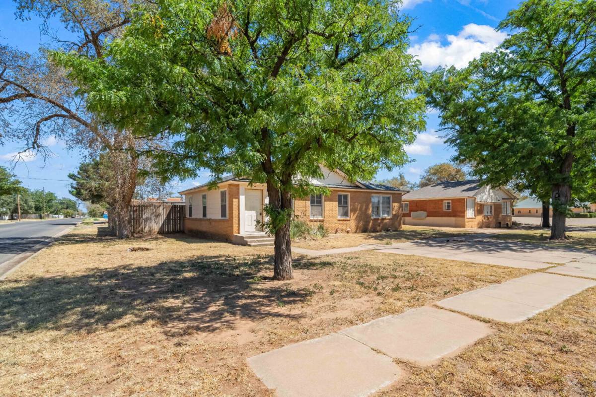 Townhouse for rent at 1718 46th St #B, Lubbock, TX 79412