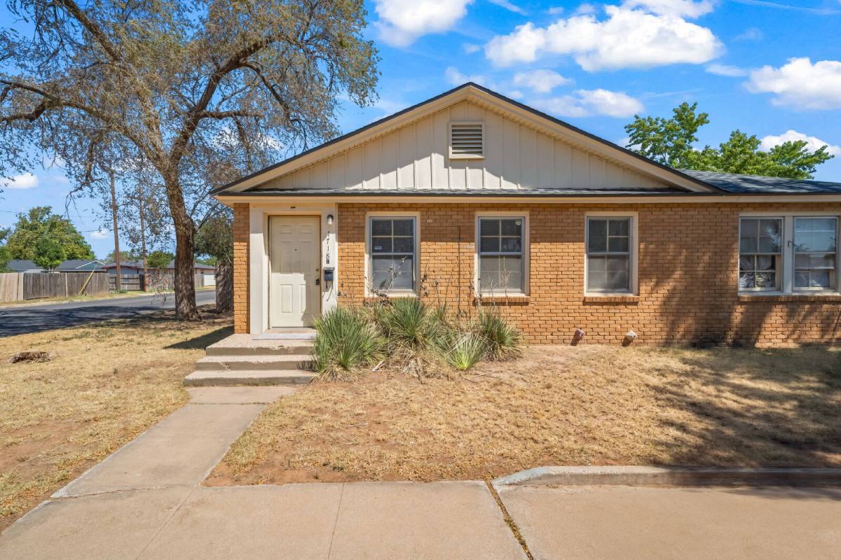 Townhouse for rent at 1718 46th St #B, Lubbock, TX 79412