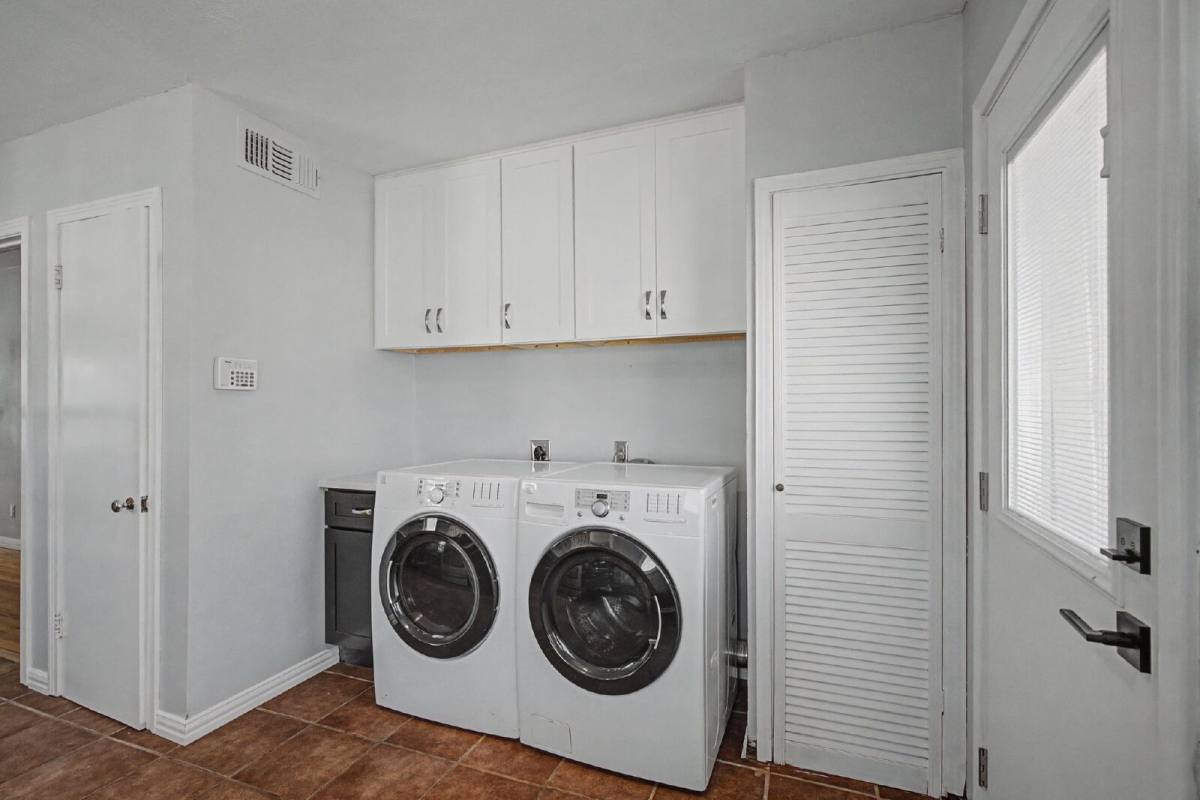 House for rent at 422 N Pecan St, Arlington, TX 76011