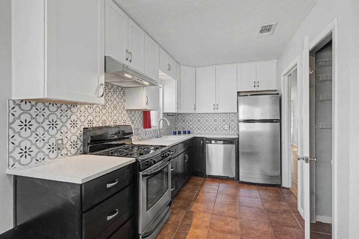 House for rent at 422 N Pecan St, Arlington, TX 76011