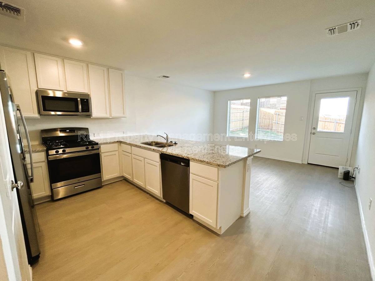 3231 NW 147th Terrace, Oklahoma City, OK 73134 - House For Rent - Image 3