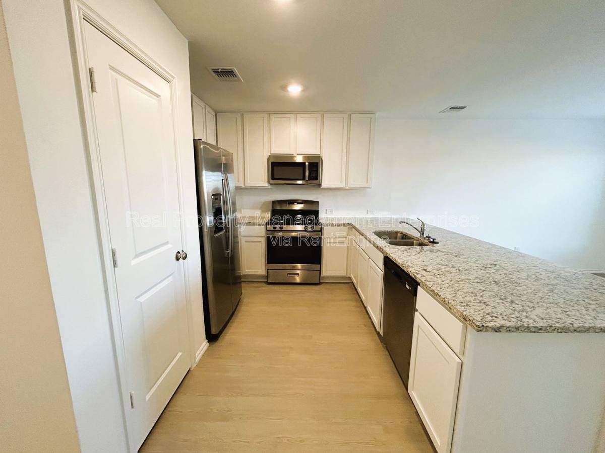 3231 NW 147th Terrace, Oklahoma City, OK 73134 - House For Rent - Image 4