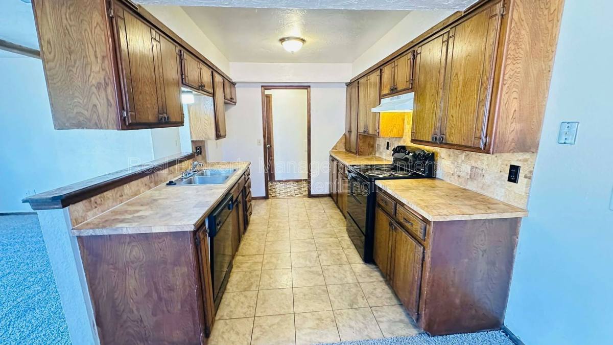 House for rent at 4816 S Fairmont Ave, Oklahoma City, OK 73129