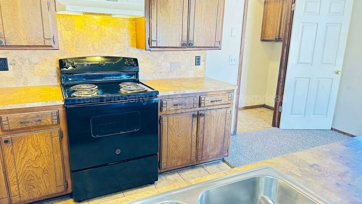 House for rent at 4816 S Fairmont Ave, Oklahoma City, OK 73129