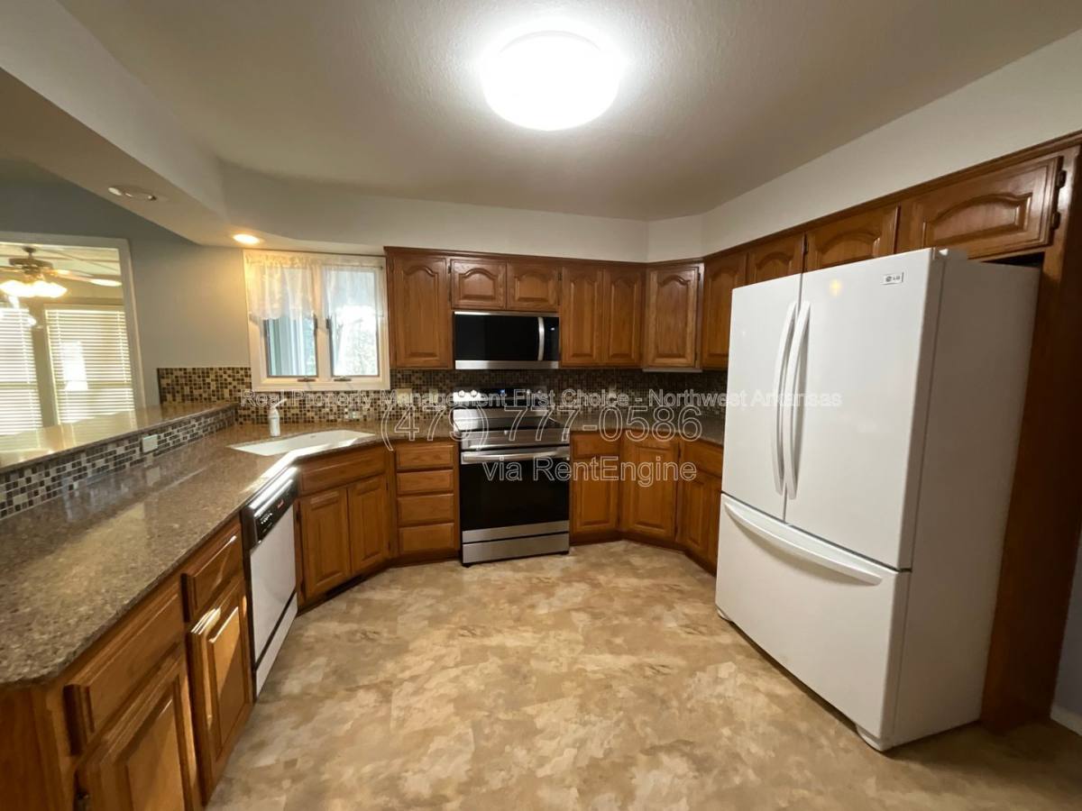 House for rent at 12 Sunderland Dr, Bella Vista, AR 72714