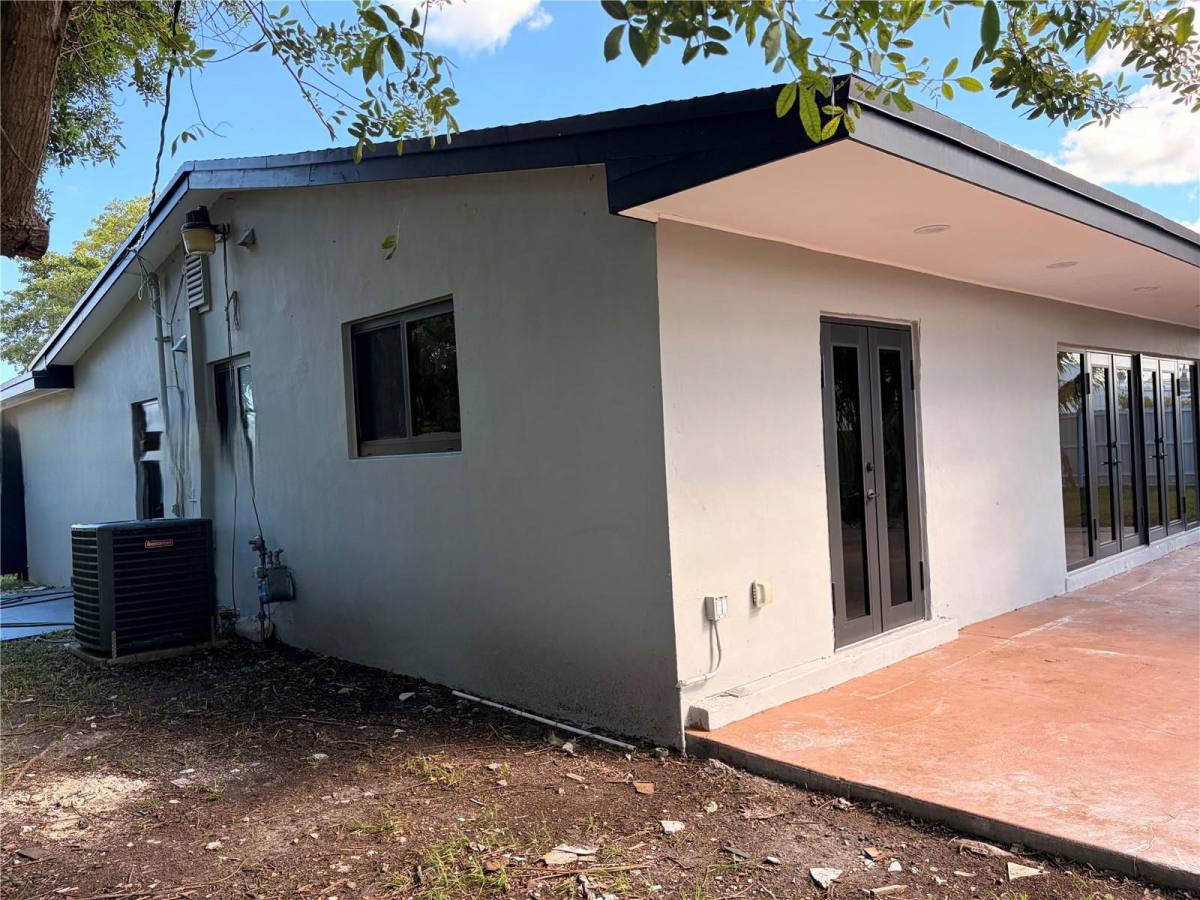 House for rent at 2120 SW 84th Ave, Miami, FL 33155