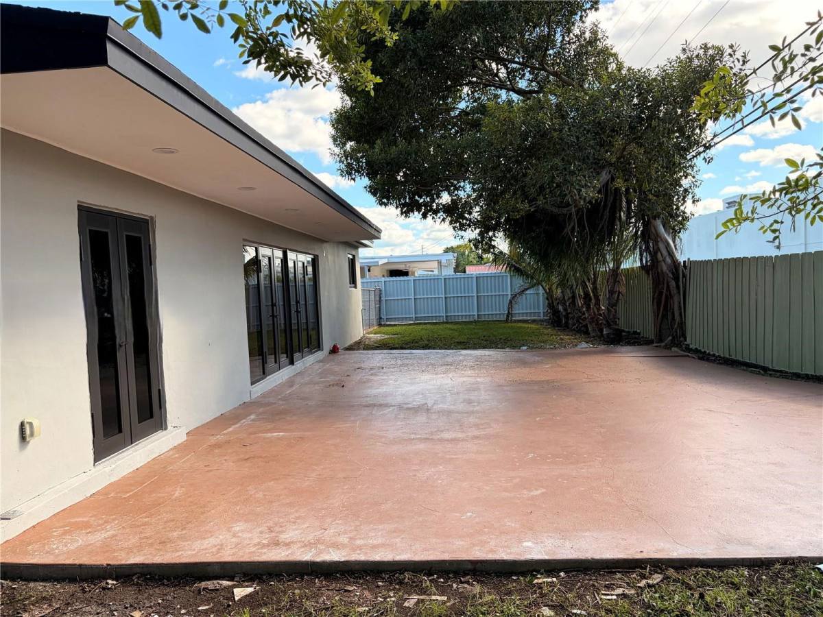 House for rent at 2120 SW 84th Ave, Miami, FL 33155