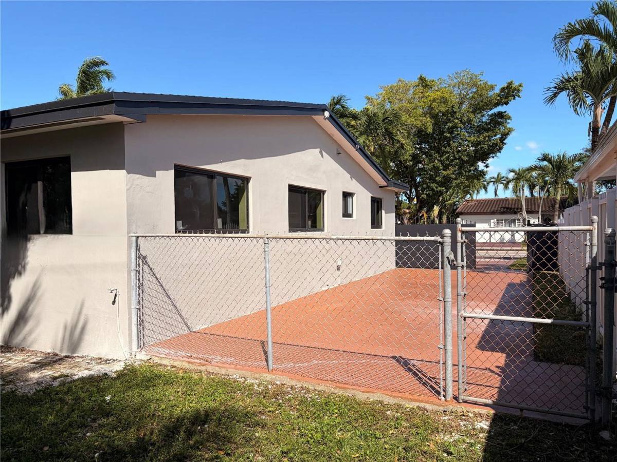 House for rent at 2120 SW 84th Ave, Miami, FL 33155