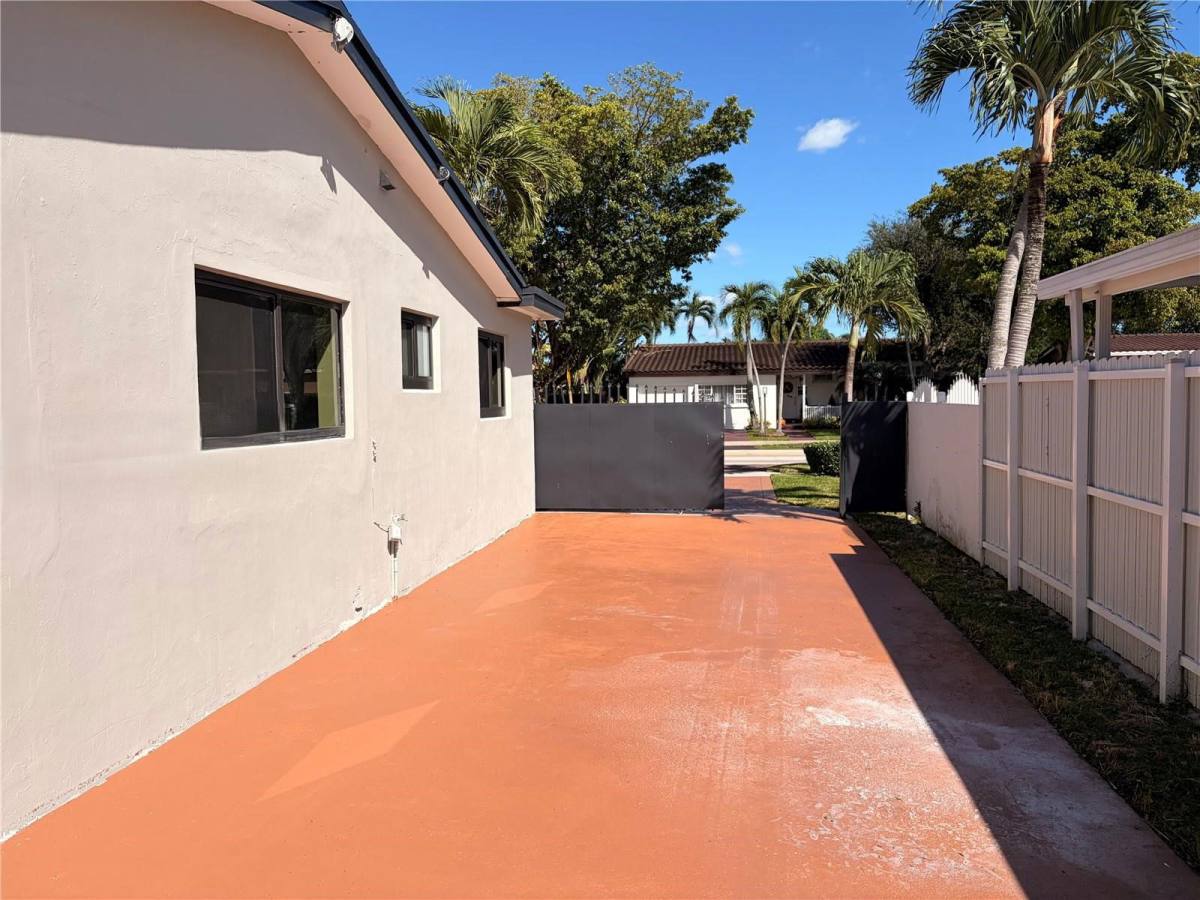 House for rent at 2120 SW 84th Ave, Miami, FL 33155