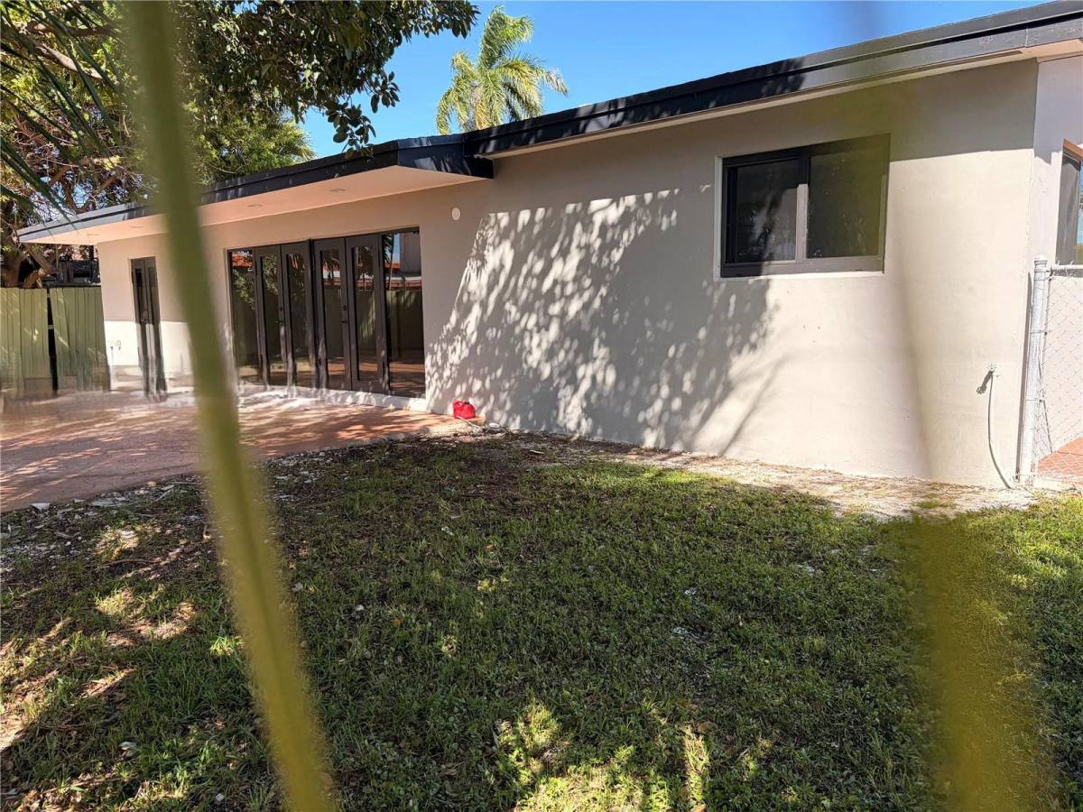 House for rent at 2120 SW 84th Ave, Miami, FL 33155