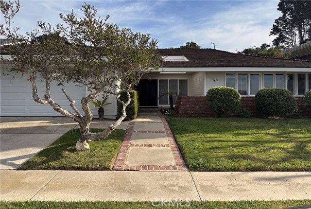 House for rent at 1210 Sandpoint Way, Corona Del Mar, CA 92625