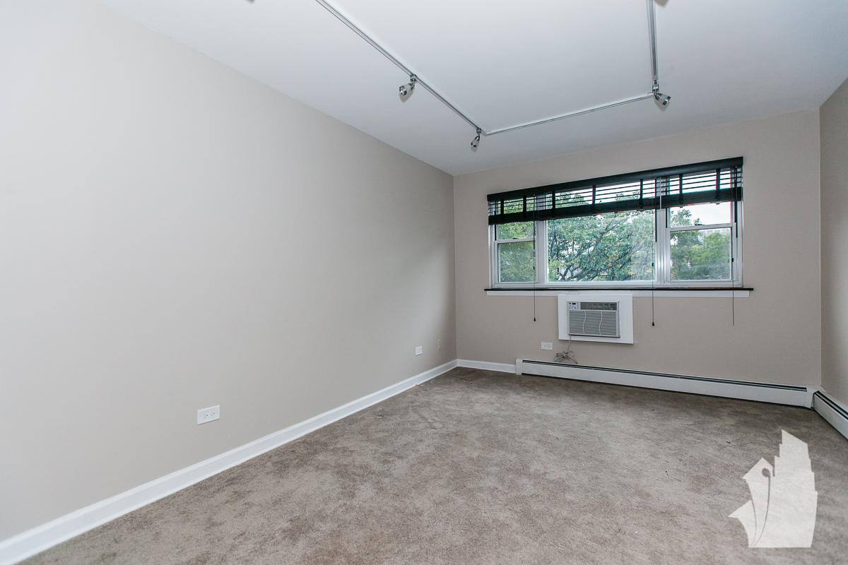 Apartment for rent at 619 Stratford #506, Chicago, IL 60657