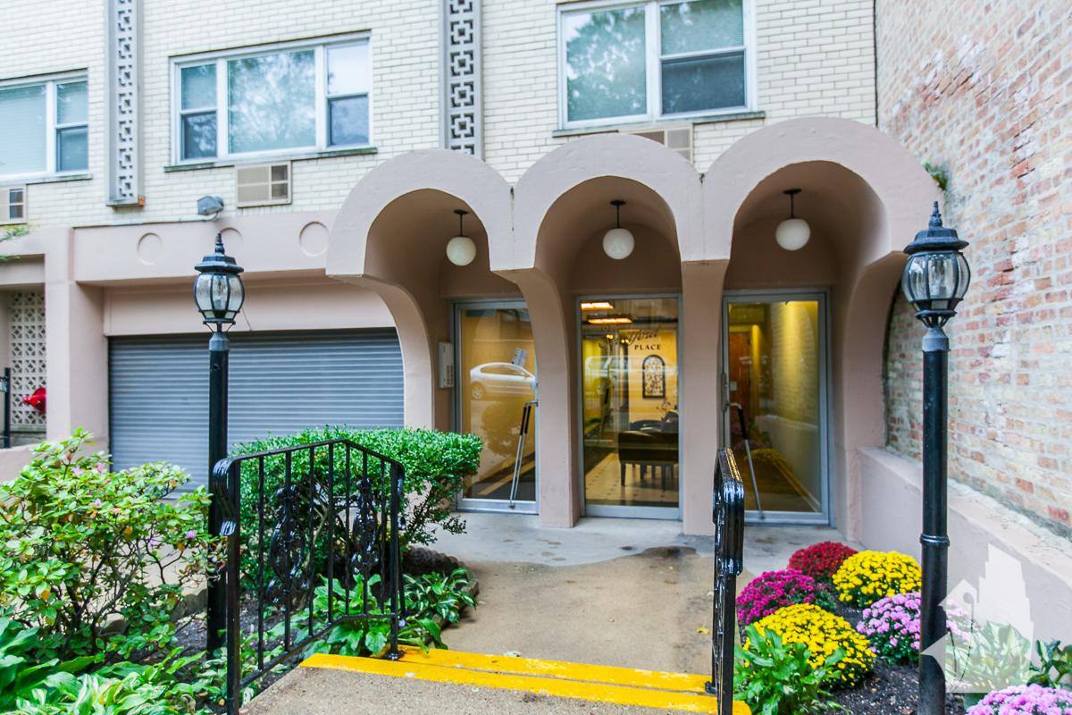 Apartment for rent at 619 Stratford #506, Chicago, IL 60657